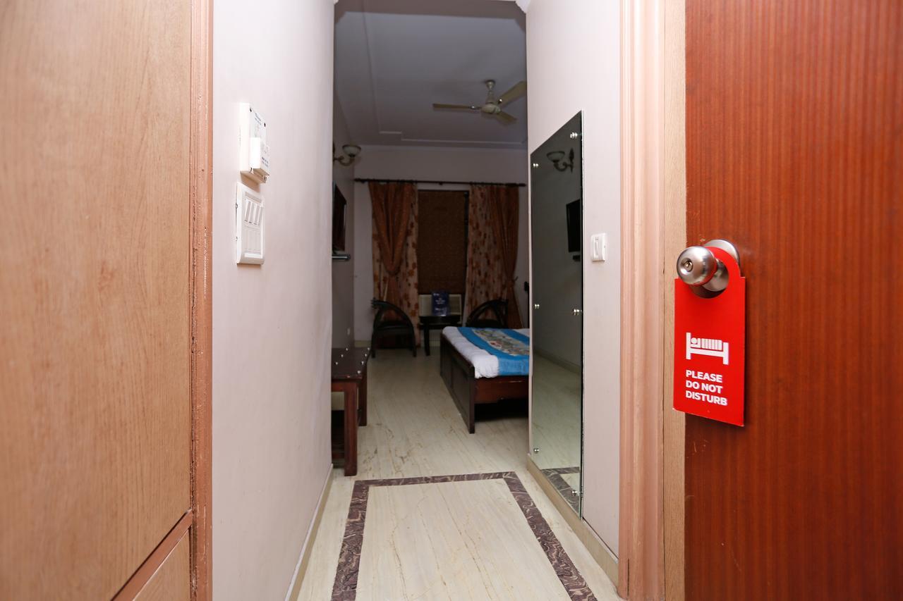 Oyo 5401 Hotel Mid Town Ню Делхи Екстериор снимка